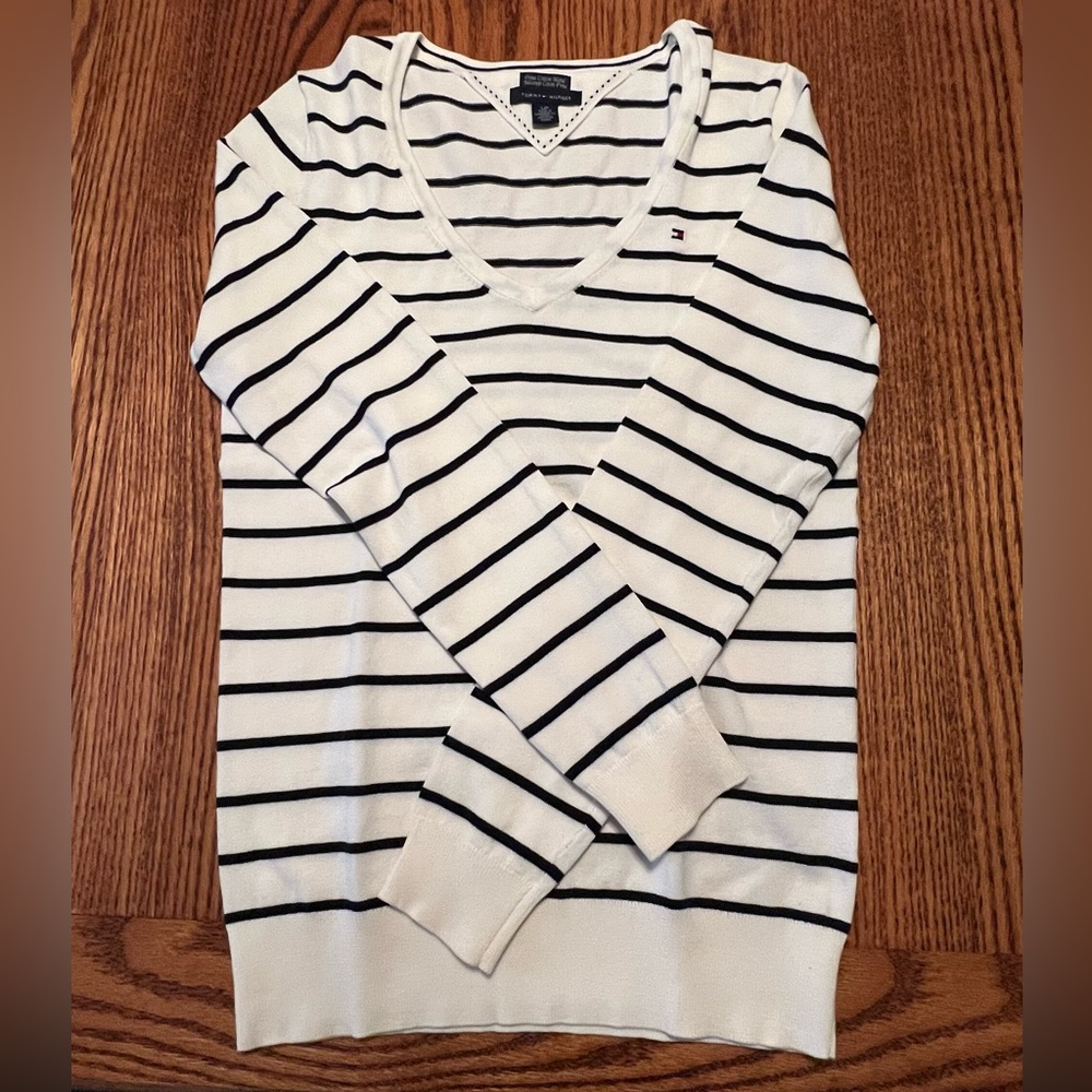 Size small Tommy Hilfiger sweater